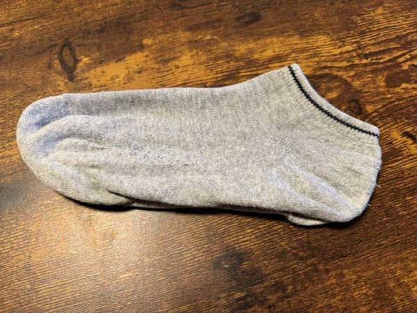 「逆だと思ってた」「驚きを隠せない」　靴下はどっちを上にして干すのが正解？