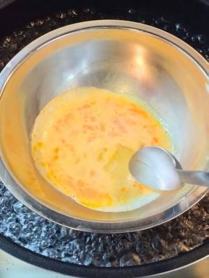 ホテルのような『スクランブルエッグ』を作るには？　ボウルを活用したアイディアに「その手があったか！」