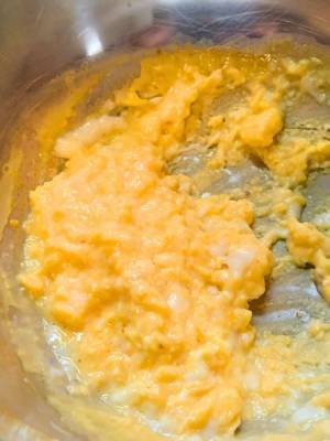 ホテルのような『スクランブルエッグ』を作るには？　ボウルを活用したアイディアに「その手があったか！」