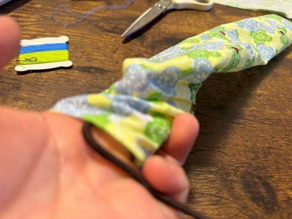 「タンスに眠ってた」「マジで使わない」　薄手のハンカチの思わぬ活用法