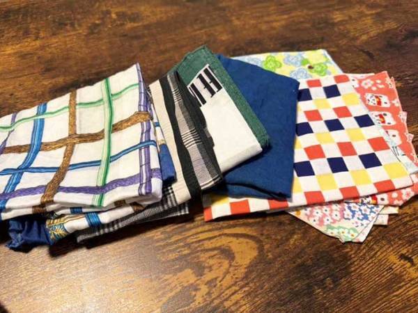 「タンスに眠ってた」「マジで使わない」　薄手のハンカチの思わぬ活用法