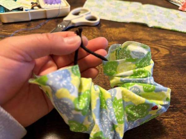 「タンスに眠ってた」「マジで使わない」　薄手のハンカチの思わぬ活用法