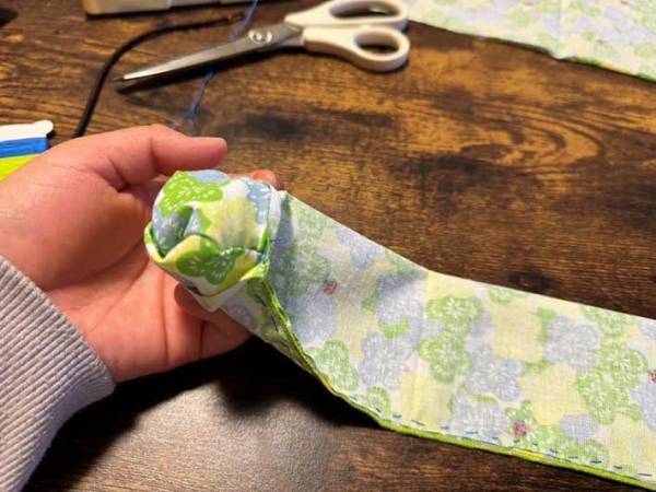 「タンスに眠ってた」「マジで使わない」　薄手のハンカチの思わぬ活用法