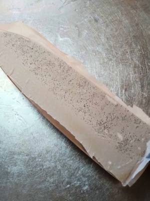 恵方巻きをスパッと切るには？　包丁にアレを巻くだけの方法に「難なく切れた」「コレは便利」