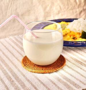 カルピスとアレを混ぜるだけで？　簡単ドリンクに「カレーにめっちゃ合う」「全人類にやってほしい」