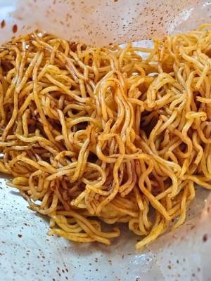 ダマになりやすい焼きそばの粉末ソース　画期的な混ぜ合わせ方に「そうすれば…！」「一本取られた」