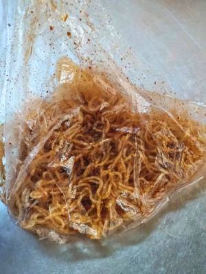 ダマになりやすい焼きそばの粉末ソース　画期的な混ぜ合わせ方に「そうすれば…！」「一本取られた」