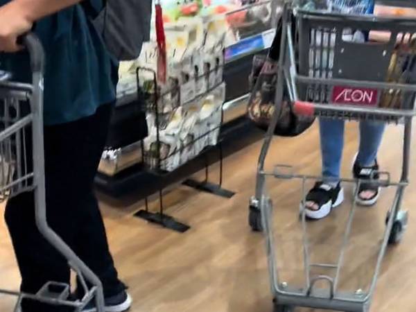 「こんな状態で前から来たら笑う」　イオンで買い物中、赤ちゃんが？