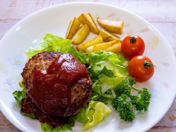 ハンバーグをふんわりと仕上げるには？　キユーピーの情報に「もっと早く知りたかった」「簡単すぎた」
