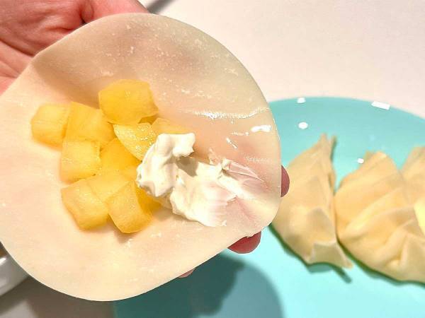 リンゴを餃子の皮で包んだら「なにこのモチウマ…」　JA全農の投稿に反響！