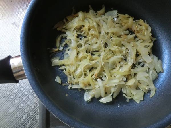あめ色タマネギを時短でつくる！　カレーをもっと手軽においしくするテクニック