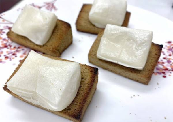 余ってる餅を消費したい…　斬新すぎる食べ方に「この発想はない」「笑っちゃった」