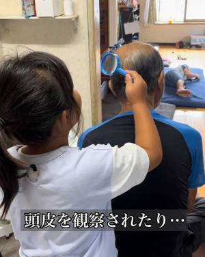 孫にやられ放題のおじいちゃん　投稿に「１枚目から吹いた」「ナイスキャラすぎる」