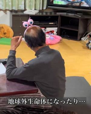 孫にやられ放題のおじいちゃん　投稿に「１枚目から吹いた」「ナイスキャラすぎる」