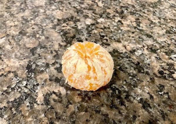 苦手な人はやってみて！　ミカンの筋をきれいにとる方法が気持ちいい