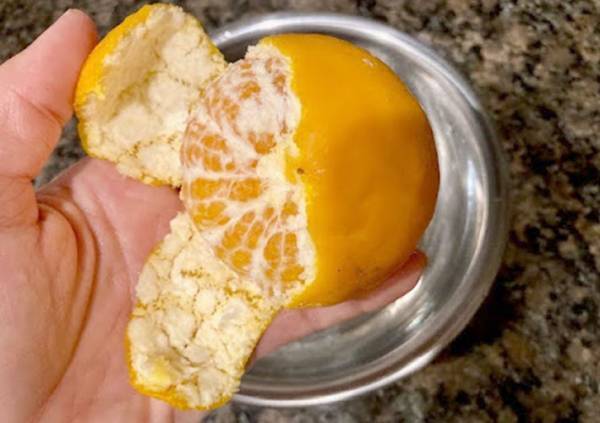 苦手な人はやってみて！　ミカンの筋をきれいにとる方法が気持ちいい