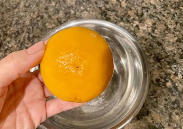 苦手な人はやってみて！　ミカンの筋をきれいにとる方法が気持ちいい