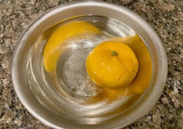 苦手な人はやってみて！　ミカンの筋をきれいにとる方法が気持ちいい