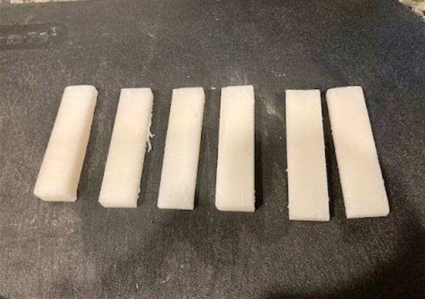 餅を切ろうと思ったら「硬すぎる！」　簡単なスライス方法に「もうケガしない」