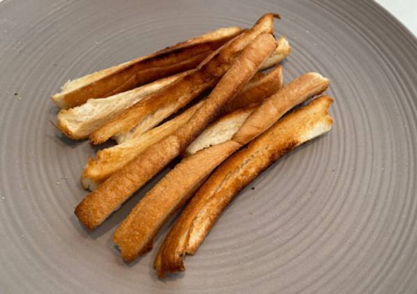 サンドイッチの中身がこぼれる…　解決する１００均グッズに、５歳児も大喜び