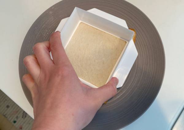 サンドイッチの中身がこぼれる…　解決する１００均グッズに、５歳児も大喜び