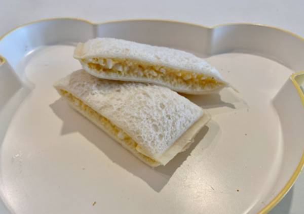 サンドイッチの中身がこぼれる…　解決する１００均グッズに、５歳児も大喜び