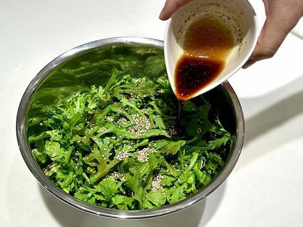 余ってしまった春菊を？　簡単な『アレンジ消費』に「絶対うまいやつ」「今夜やる！」