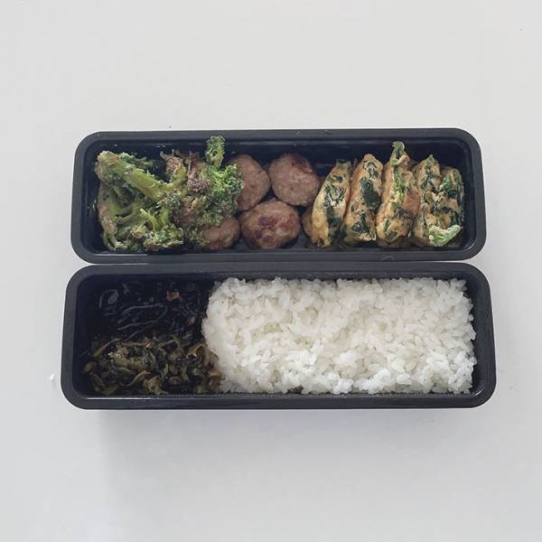 双子の『ワンオペ育児』に追われていた女性　夫のメモ書きを発見して？　「最高」「理想の夫婦」