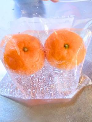 ミカンを半日炭酸水に浸けておくと？　摩訶不思議な食感に「初めての経験」「シュワシュワだ」