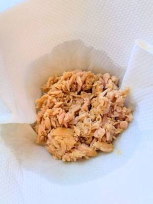 最短でツナ缶の油切りを済ます方法　「それを使えばいいのか」「天才です」