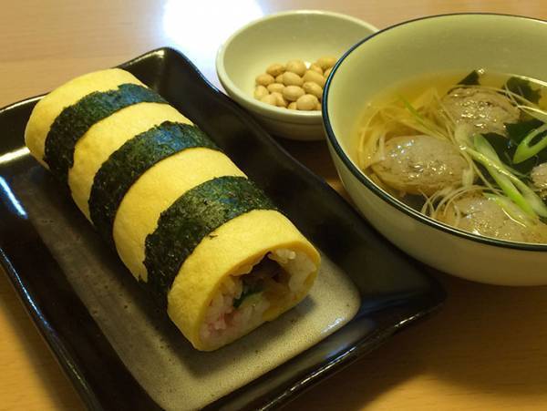 恵方巻きが『あのキャラクター』に見えるぞ？　写真に「マジだ」「加工されたか」