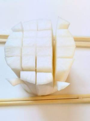 大根をサイコロ状に切るには？　効率的な方法に「確かに楽」「やらなきゃ損」