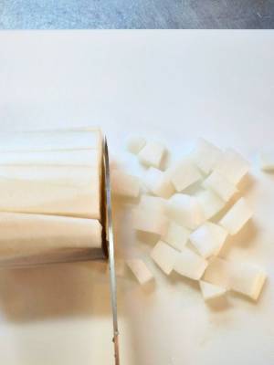 大根をサイコロ状に切るには？　効率的な方法に「確かに楽」「やらなきゃ損」