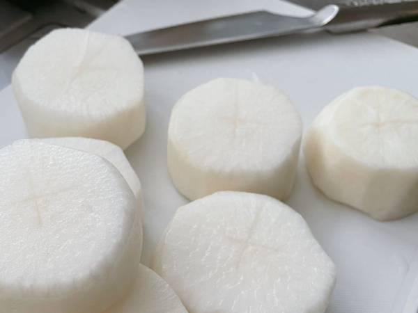 大根をサイコロ状に切るには？　効率的な方法に「確かに楽」「やらなきゃ損」