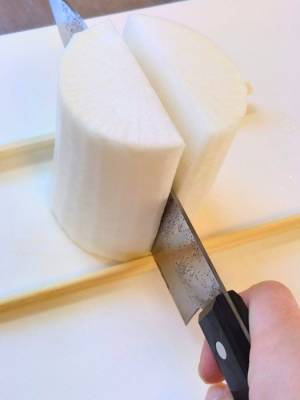 大根をサイコロ状に切るには？　効率的な方法に「確かに楽」「やらなきゃ損」