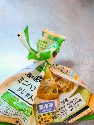 開封済みの袋、道具不要で口を閉じるには？　方法に「盲点でした」「それを使えば…」