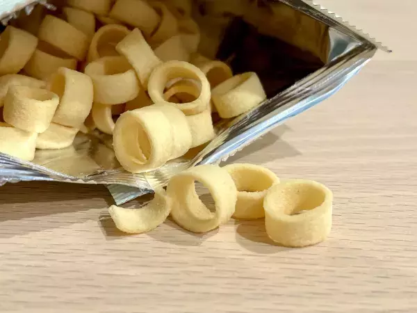 開封済みの袋、道具不要で口を閉じるには？　方法に「盲点でした」「それを使えば…」