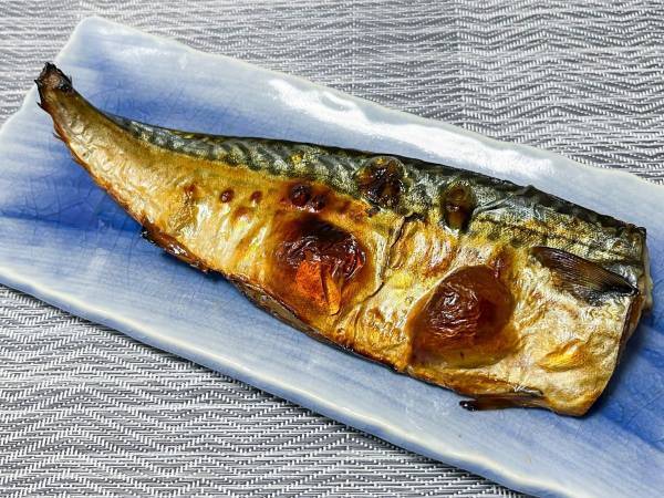皮パリパリのサバ、フライパンで作るには？　方法に「グリル使ってた」「素晴らしい」