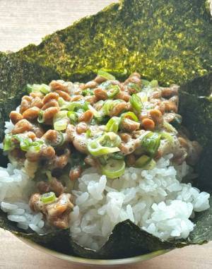 これでお茶碗もネバつかない！　食器を汚さず納豆をおいしく食べる方法とは？　「一石二鳥とはこのことだ」