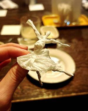 紙ナプキンが『あるもの』に変身！　「酒の席で盛り上がる」「なんか懐かしい」