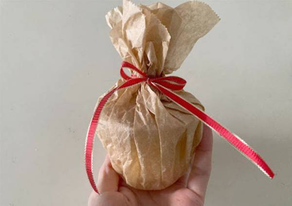 「家にある」「思いつかなかった」　シックでおしゃれなラッピング、使ったのは？