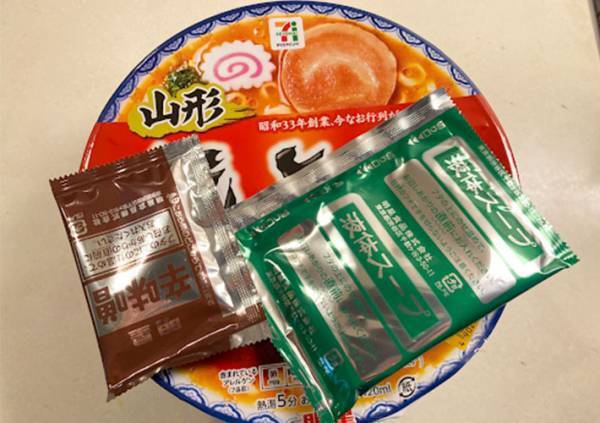 アレと辛味噌の相性バツグン！　カップ麺『龍上海本店』に入れるべきものとは…