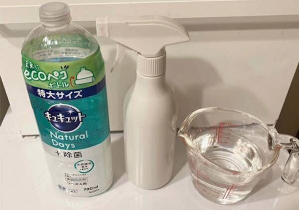 食器用洗剤大さじ１、水２００㎖、スプレーボトルの写真