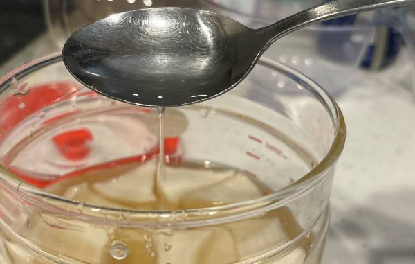 ハチミツとアレだけで作れる！　ノドのイガイガを緩和するレシピを紹介