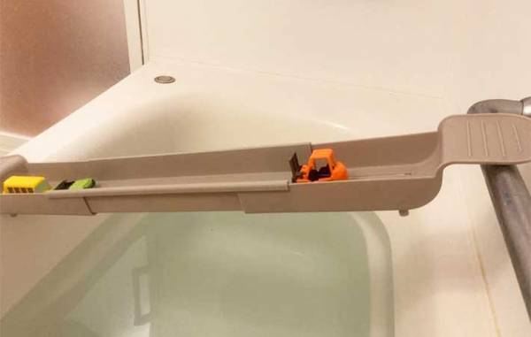 子供の発想は無限だ！　風呂場にスリーコインズのグッズを置いた結果？