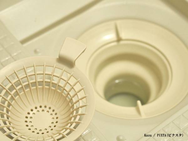 お風呂場の排水溝、いつも水がたまっている理由に「知らなかった！」