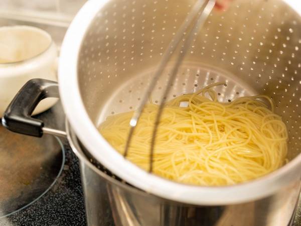 スパゲッティ、おいしくゆでるには？　ニップンの方法に「今晩試す」「メモした」