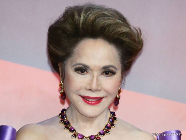 「こんな８４歳、見たことがない」　誕生日後のデヴィ夫人の写真に反響