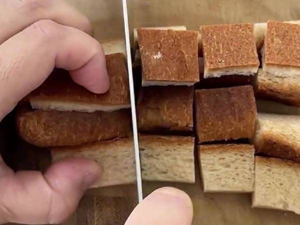 食パンの『耳』をアレンジ！　子供も喜ぶ大変身に「これは危険」「優しいオヤツ」