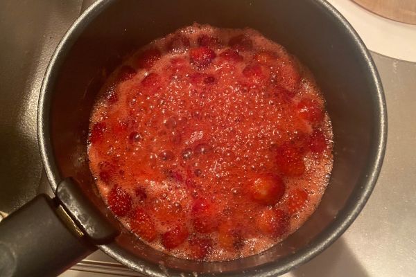 「コレは簡単」「週末作ります」　誰でもできるイチゴジャムの作り方